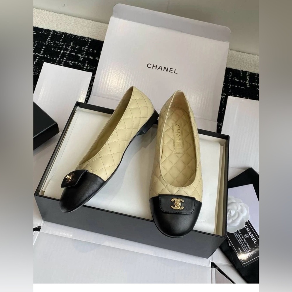 CHANEL Cream and Black Quilted Ballerina Flats 37/7 - Picture 1 of 14